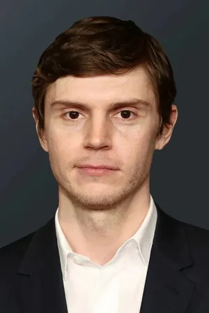 Эван Питерс в роли Джимми Дарлинг
