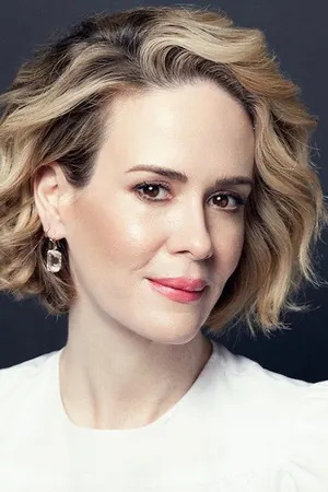 Сара Полсон в роли Лана Уинтерс